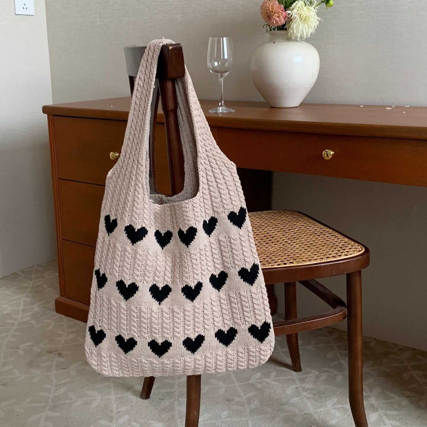 Nina | Handgemaakte gebreide hartpatroon shopper-tas