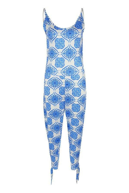 Casual jumpsuit met stropdas op de benen