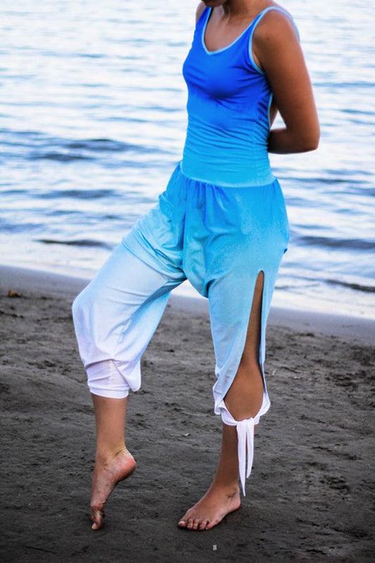 Casual jumpsuit met stropdas op de benen